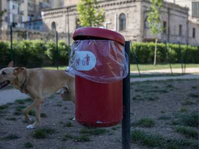 Sono per� presenti appositi cestini per le deiezioni canine